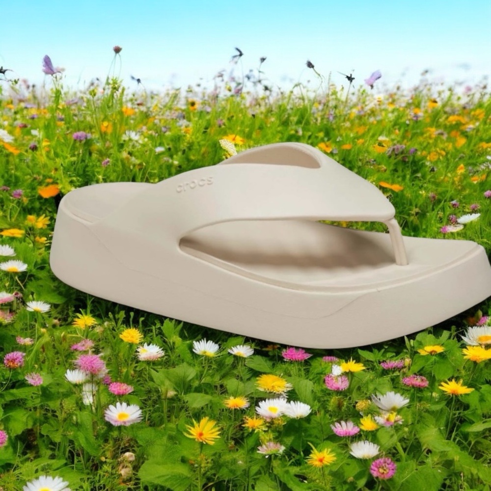 Crocs Getaway Platform Flip Size Sz 11 W11 Stucco Wedge Flip Flops Sandals NWT